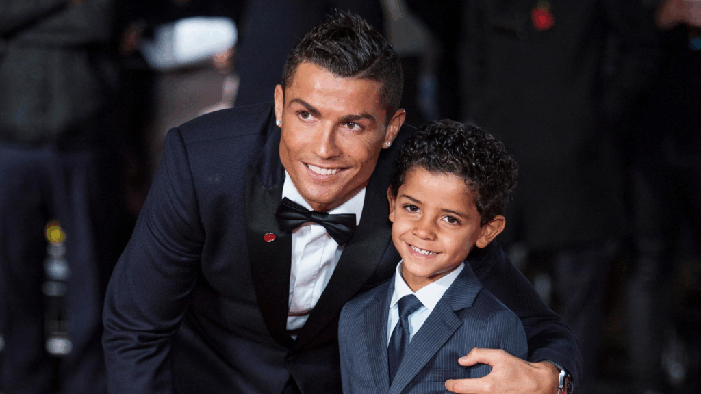 RONALDO JR. KHAI ĐAO – THIAGO MESSI VẪN CÒN DỰA VAI CHA NHÌN XUỐNG